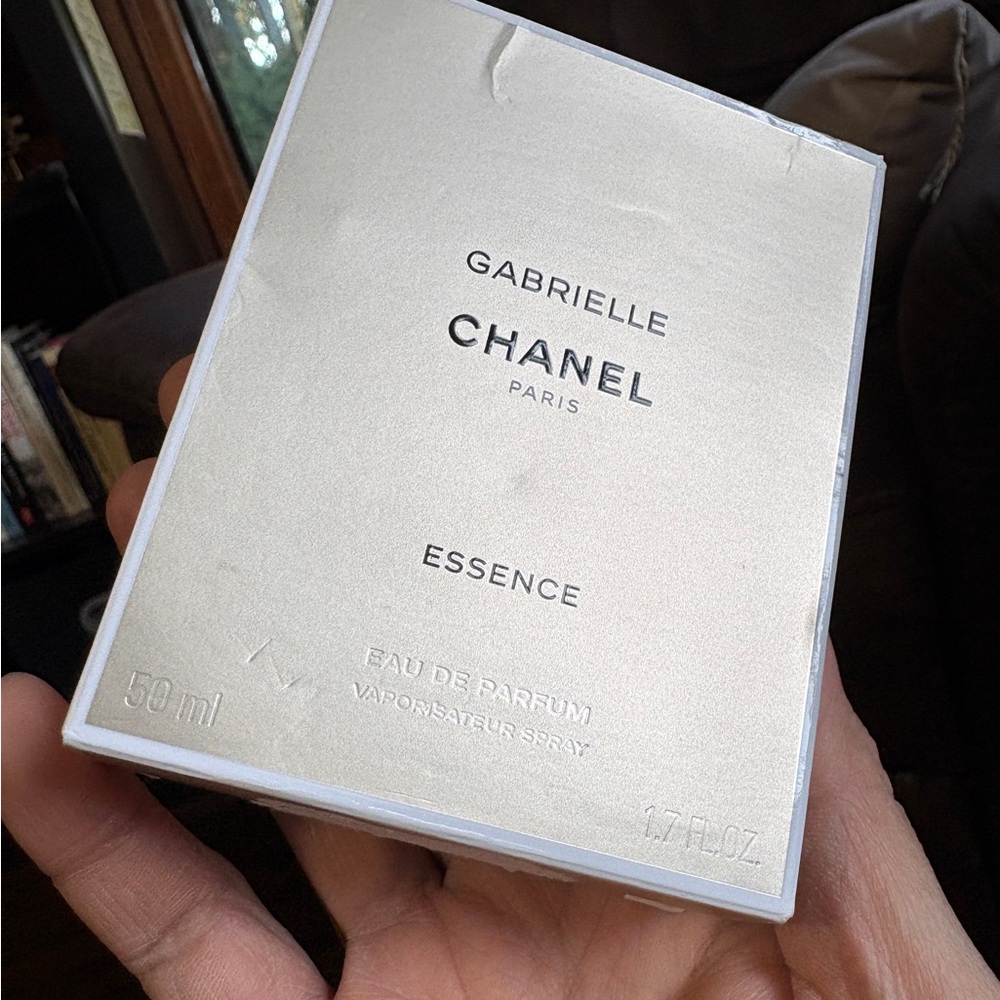 CHANEL Gabrielle Essence - Picture 9 of 10
